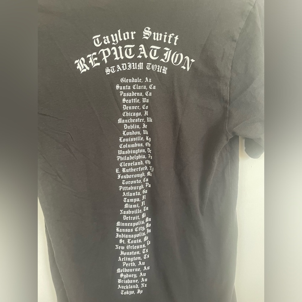 Taylor Swift Reputation graphic T- Shirt size S  - Gray - Picture 5 of 7